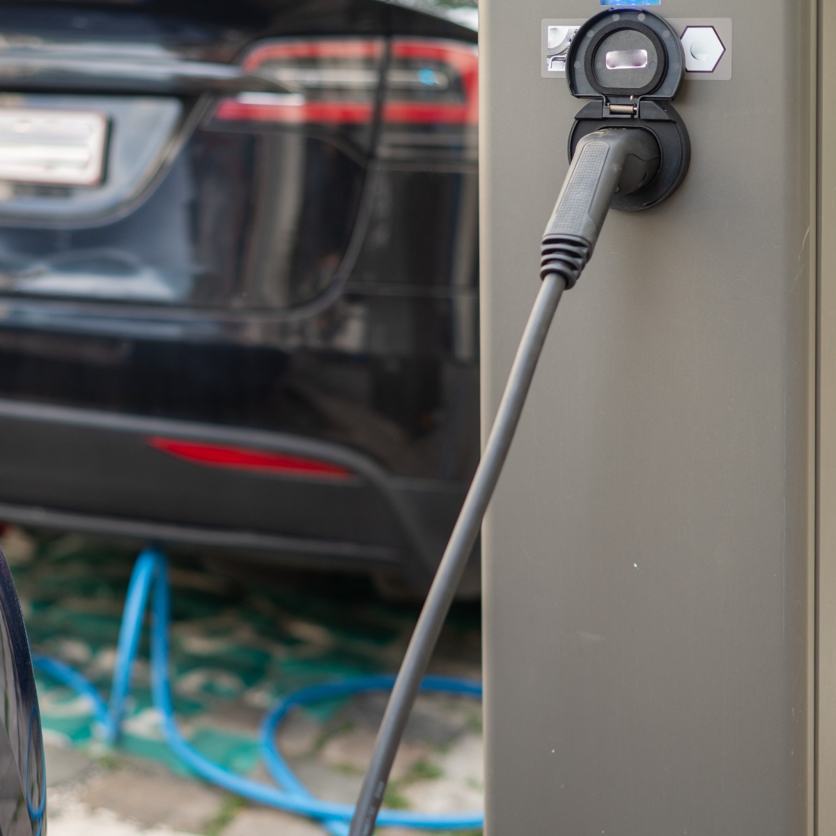 INSTALACIÓN DE CARGADORES ELÉCTRICOS